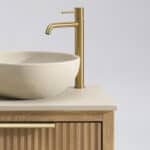Wandhängendes Badezimmermöbel 200 cm aus Natureiche mit zwei Schubladen und beige Kalksteinwaschtisch (elegant)