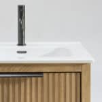 Wandhängendes Badezimmermöbel 140 cm aus Natureiche mit Riffelfront und zwei Softclose-Schubladen