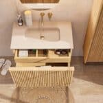 Natureiche Badezimmermöbel 80 cm mit glatter Front, Innenschublade und beigem Kalkstein-Waschtisch