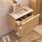 Natureiche Badezimmermöbel 80 cm mit glatter Front, Innenschublade und beigem Kalkstein-Waschtisch