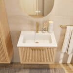 Wandhängendes Badezimmermöbel 60 cm aus Natureiche mit eine Schublade und matt-weißer Mineralguss-Waschtisch (trendy)