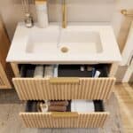 Wandhängendes Badezimmermöbel 80 cm aus Natureiche mit zwei Schubladen und matt-weißer Mineralguss-Waschtisch (hochwertig)