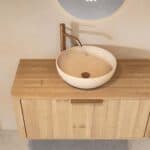 Rundes hängendes Badezimmermöbel 100 cm aus Natureiche mit glatter Front, Eichenholzplatte und beige Kalksteinbecken