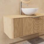 Rundes hängendes Badezimmermöbel 120 cm aus Natureiche mit Riffelfront, Eichenholzplatte und glänzend weißes Keramikbecken