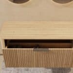 Wandhängender runder Badezimmer-Unterschrank 120 cm aus Natureiche mit abgerundeten Ecken, Riffelfront und doppel-Konfigurati