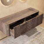 Wandhängender runder Badezimmer-Unterschrank 140 cm aus dunkler Eiche mit abgerundeten Ecken und Riffelfront