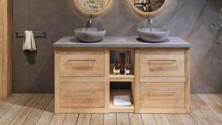 Landhaus-Massiveiche-Badmöbel 160 cm mit Regal, grauem Betonwaschtisch und Doppelbecken
