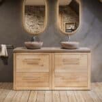 Landhaus-Badezimmermöbel 802 cm aus Massiveiche mit beigem Betonwaschtisch und doppeltem Becken