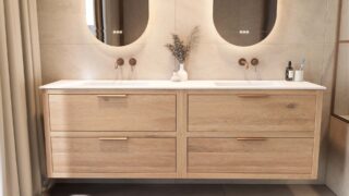 Wandhängendes Badezimmermöbel 200 cm aus Natureiche mit zwei Schubladen und matt-weißer Solid Surface-Waschtisch