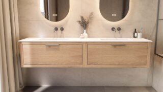 Wandhängendes Badezimmermöbel 200 cm aus Natureiche mit eine Schublade und matt-weißer Solid Surface-Waschtisch (klassisch)