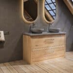 Landhaus-Badezimmermöbel 130 cm aus Massiveiche mit grauem Betonwaschtisch und zwei Becken