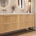 Wandhängendes Badezimmermöbel 200 cm aus Natureiche mit zwei Schubladen und matt-weißer Solid Surface-Waschtisch (stilvoll)