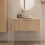 Rundes hängendes Badezimmermöbel 100 cm aus Natureiche mit Riffelfront, Eichenholzplatte und beige Marmoroptik-Becken