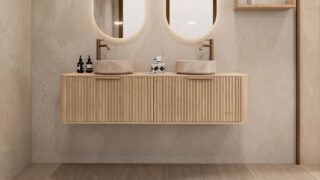 Rundes hängendes Badezimmermöbel 160 cm aus Natureiche mit Riffelfront, Eichenholzplatte und beige Marmoroptik-Becken