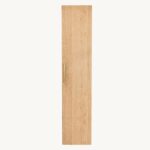 Geräumiger Badezimmerschrank mit drei Einlegeböden aus massiver Natureiche mit glatter Front 170 cm.