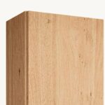 Geräumiger Badezimmerschrank mit drei Einlegeböden aus massiver Natureiche mit glatter Front 170 cm.