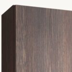 Geräumiger Badezimmerschrank mit drei Einlegeböden aus massiver dunkler Eiche mit glatter Front 170 cm.