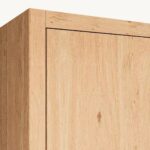 Geräumiger Badezimmerschrank mit drei Einlegeböden aus massiver Natureiche mit glatter Front 180 cm.
