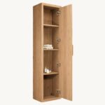 Geräumiger Badezimmerschrank mit drei Einlegeböden aus massiver Natureiche mit glatter Front 180 cm.