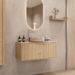 Rundes hängendes Badezimmermöbel 100 cm aus Natureiche mit glatter Front, Eichenholzplatte und beige Marmoroptik-Becken
