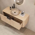 Rundes hängendes Badezimmermöbel 120 cm aus Natureiche mit glatter Front, Eichenholzplatte und beige Marmoroptik-Becken