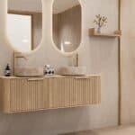 Rundes hängendes Badezimmermöbel 140 cm aus Natureiche mit Riffelfront, Eichenholzplatte und beige Marmoroptik-Becken