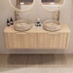 Rundes hängendes Badezimmermöbel 140 cm aus Natureiche mit glatter Front, Eichenholzplatte und beige Marmoroptik-Becken