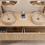 Rundes hängendes Badezimmermöbel 160 cm aus Natureiche mit Riffelfront, Eichenholzplatte und beige Marmoroptik-Becken