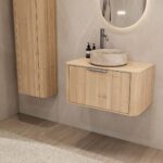 Rundes hängendes Badezimmermöbel 80 cm aus Natureiche mit glatter Front, Eichenholzplatte und beige Marmoroptik-Becken