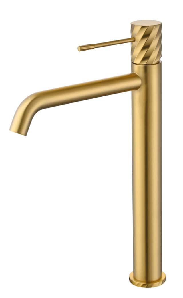 Moderne erhöhte Waschtischarmatur in Gebürstetes Gold, ideal für Badmöbel mit Aufsatzwaschbecken. Mit langlebiger PVD-Beschichtung. Mit 5 Jahren Garantie und in 6 Farben erhältlich. Charakteristisch für die Toscana Serie ist das gedrehte Relief an der Bed