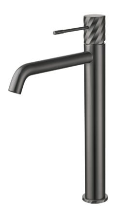 Moderne erhöhte Waschtischarmatur in Black Gun Metal, ideal für Badmöbel mit Aufsatzwaschbecken. Mit langlebiger PVD-Beschichtung. Mit 5 Jahren Garantie und in 6 Farben erhältlich. Charakteristisch für die Toscana Serie ist das gedrehte Relief an der Bedi