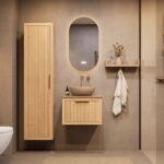 Wandhängendes Badezimmermöbel 60 cm aus Natureiche mit eine Schublade und beige Kalksteinwaschtisch