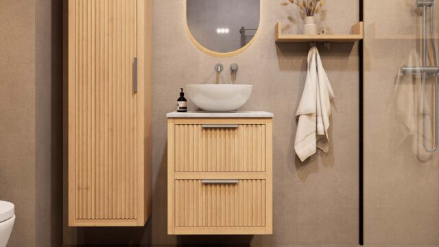 Wandhängendes Badezimmermöbel 60 cm aus Natureiche mit zwei Schubladen und weiße Marmorplatte (hochwertig)
