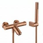 Thermostatische Bad-/Duscharmatur in gebürstetem Kupfer mit langlebiger PVD-Beschichtung. Geliefert als Komplettset mit Handbrause, Brauseschlauch und Wandhalter. Erhältlich in 5 Farben.