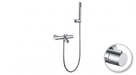 Moderne thermostatische Bad-/Duscharmatur in Chrom, geliefert als Komplettset mit Handbrause, Brauseschlauch und Wandhalter. Teil der Riva Bella Serie, erhältlich in 6 Farben und sofort ab Lager lieferbar.