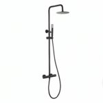 Stilvolles Aufputz-Duschsystem in Mattschwarz, thermostatischer Duscharmatur und Kopfbrause Ø20 cm. Inklusive verstellbarer Handbrause. Erhältlich in 5 Farben und mit 5 Jahren Garantie.