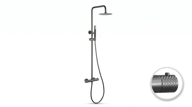 Luxuriöses Aufputz-Duschsystem in Black Gun Metal mit PVD-Beschichtung, thermostatischer Duscharmatur und Kopfbrause Ø20 cm. Inklusive verstellbarer Handbrause. Erhältlich in 5 Farben und mit 5 Jahren Garantie.
