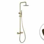 Luxuriöses Aufputz-Duschsystem in gebürstetem Gold mit PVD-Beschichtung, thermostatischer Duscharmatur und Kopfbrause Ø20 cm. Inklusive verstellbarer Handbrause. Erhältlich in 5 Farben und mit 5 Jahren Garantie.