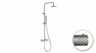 Modernes Aufputz-Duschsystem in gebürstetem Nickel, thermostatischer Duscharmatur und Kopfbrause Ø20 cm. Inklusive Handbrause. Erhältlich in 6 Farben und mit 5 Jahren Garantie. Charakteristisch für die Toscana Serie ist das gedrehte Relief an der Bedienun