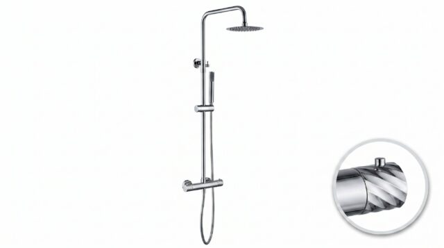 Modernes Aufputz-Duschsystem in Chrom mit thermostatischer Duscharmatur, Kopfbrause Ø20 cm und Handbrause. Erhältlich in 6 Farben und mit 5 Jahren Garantie. Charakteristisch für die Toscana Serie ist das gedrehte Relief an der Bedienung: ein dezentes Must