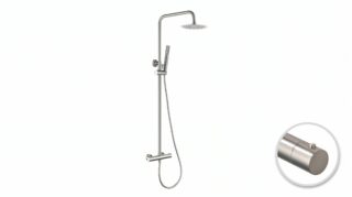 Modernes Aufputz-Duschsystem in gebürstetem Nickel, thermostatischer Duscharmatur und Kopfbrause Ø20 cm. Inklusive verstellbarer Handbrause. Erhältlich in 6 Farben und mit 5 Jahren Garantie.