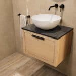 Wandhängendes Badezimmermöbel 60 cm aus Natureiche mit eine Schublade und Granitplatte (stilvoll)