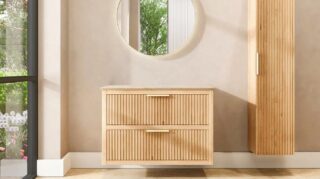Wandhängendes Badezimmermöbel 100 cm aus Natureiche mit zwei Schubladen und beige Kalksteinwaschtisch (neuwertig)