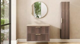 Wandhängendes Badezimmermöbel 100 cm aus dunkler Eiche mit zwei Schubladen und beige Kalksteinwaschtisch