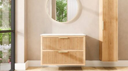 Wandhängendes Badezimmermöbel 100 cm aus Natureiche mit zwei Schubladen und weiße Marmorplatte (design)