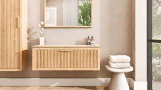 Wandhängendes Eichen-Badezimmermöbel 120 cm mit Riffelfront und Aufsatzwaschbecken