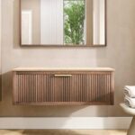 Wandhängendes Badezimmermöbel 120 cm aus dunkler Eiche mit eine Schublade und beige Kalksteinwaschtisch