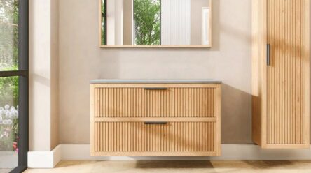 Wandhängendes Badezimmermöbel 120 cm aus Natureiche mit zwei Schubladen und graue Kalksteinplatte (elegant)