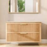 Wandhängendes Badezimmermöbel 120 cm aus Natureiche mit zwei Schubladen und beige Kalksteinwaschtisch (Top-Qualität)