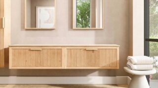 Wandhängendes Badezimmermöbel 200 cm aus Natureiche mit eine Schublade und beige Kalksteinwaschtisch